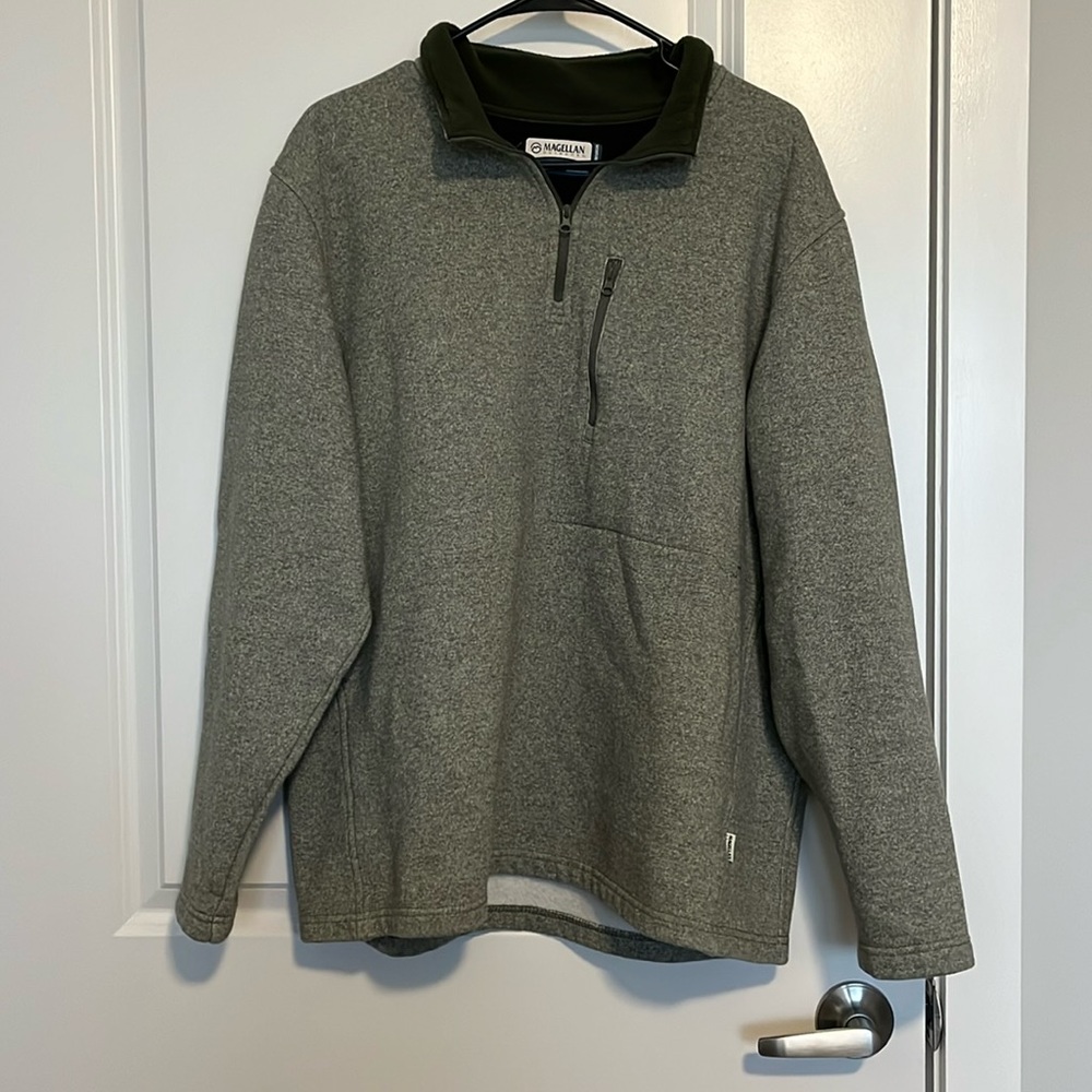 Magellan Men’s 1/4 Zip, size Large